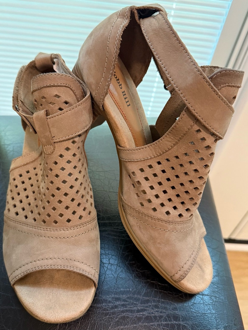 Cobb Hill Women’s Size 9 Leather Peep Toe Shoes